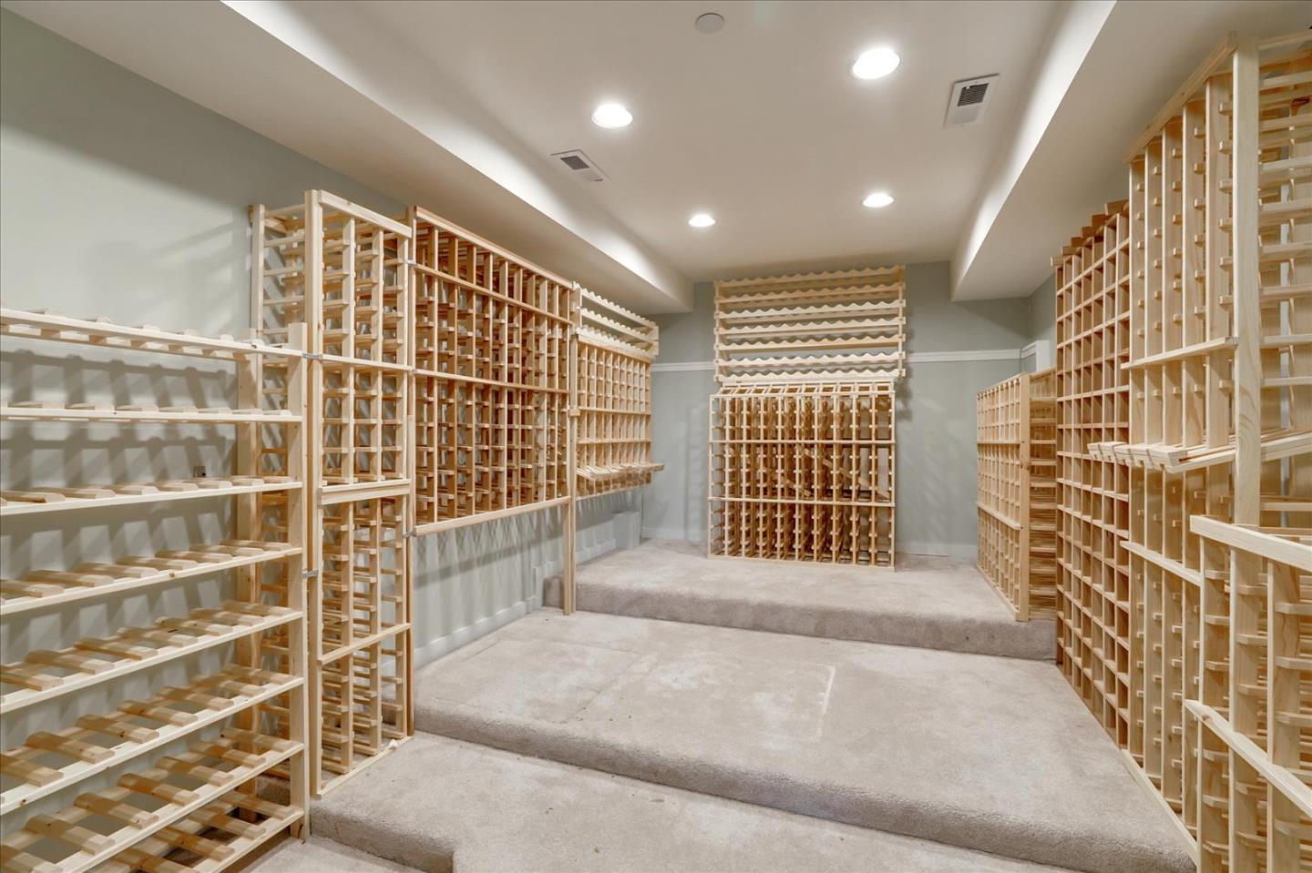 Detail Gallery Image 31 of 99 For 837 Chiltern Rd, Hillsborough,  CA 94010 - 5 Beds | 5/1 Baths