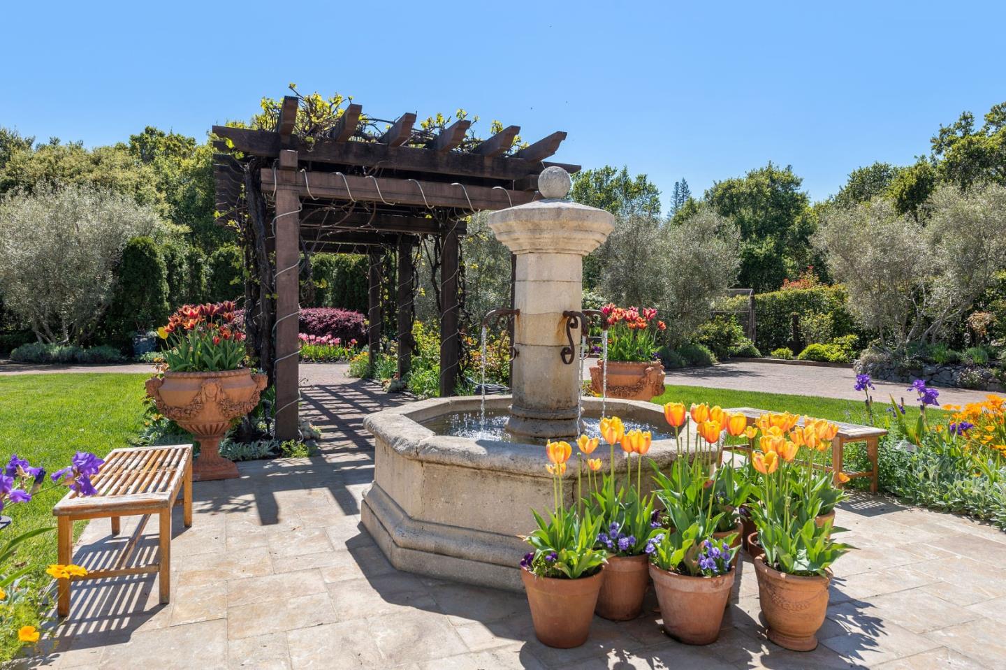 Detail Gallery Image 15 of 129 For 11 Southgate Dr, Woodside,  CA 94062 - 4 Beds | 3/2 Baths