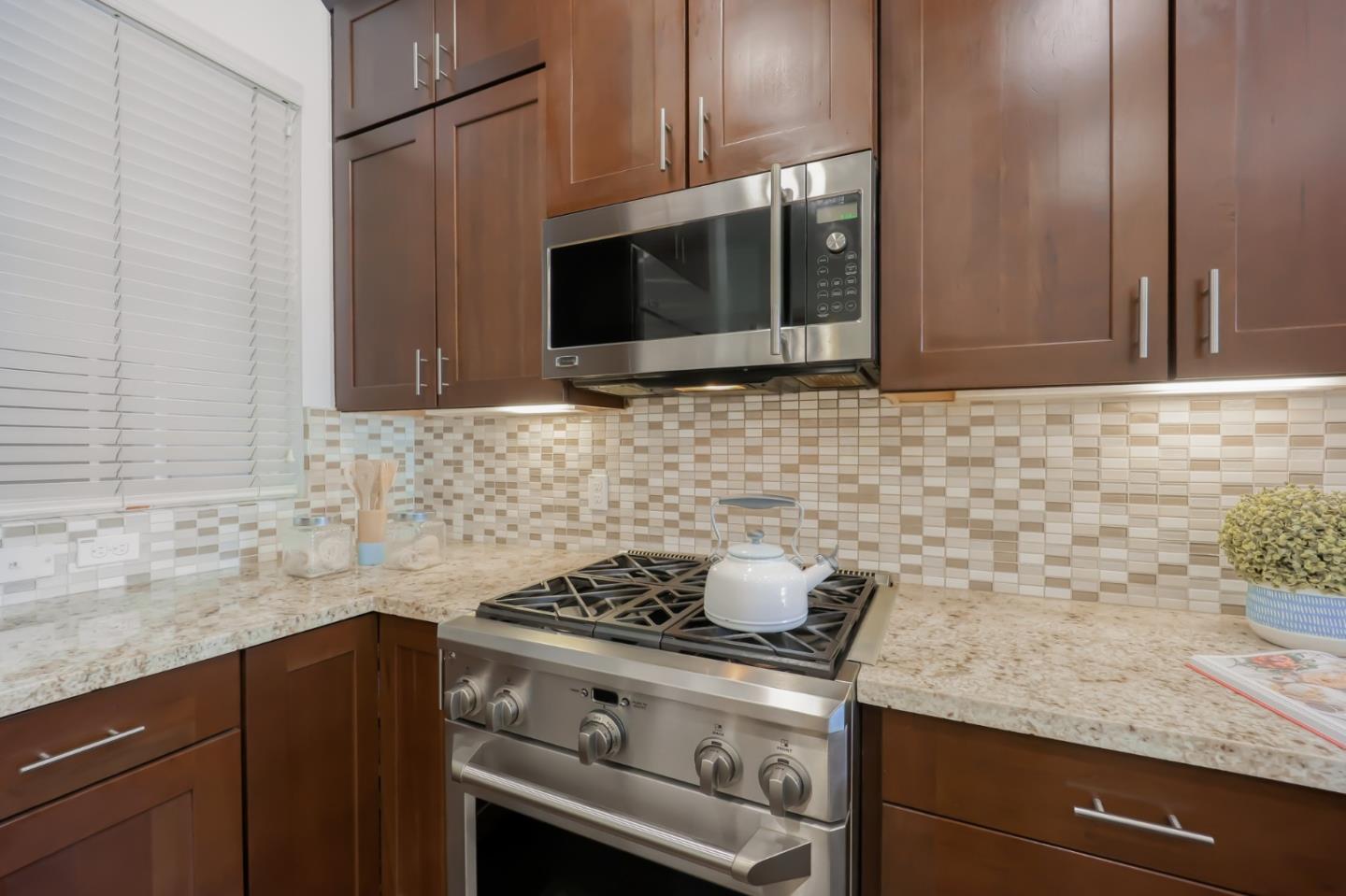 Detail Gallery Image 8 of 36 For 396 1st St #4,  Los Altos,  CA 94022 - 1 Beds | 1 Baths