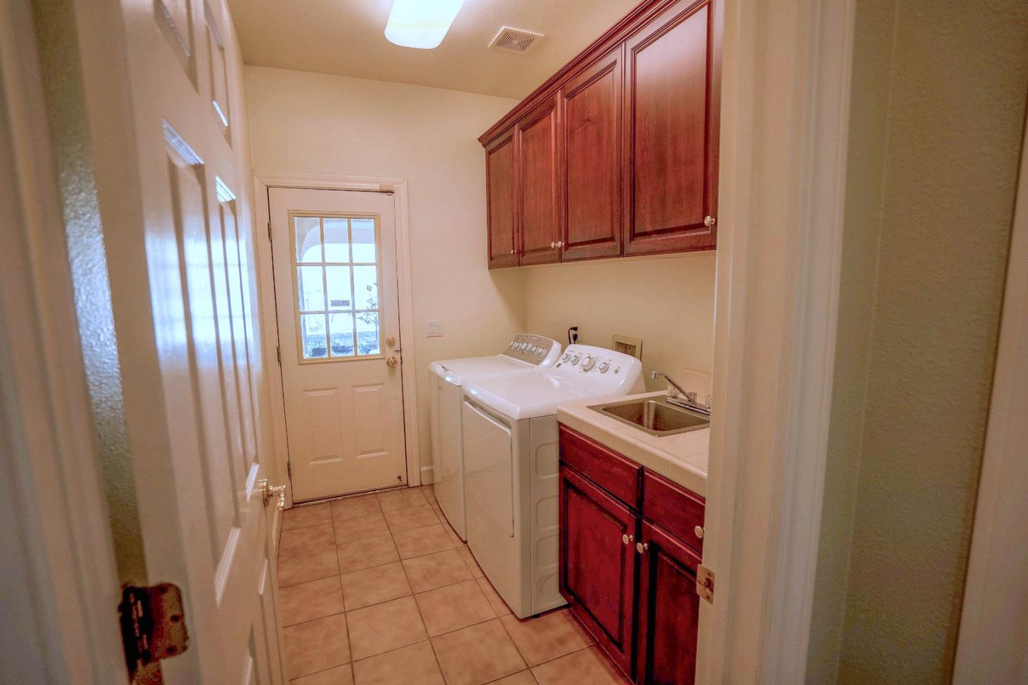 Detail Gallery Image 40 of 44 For 2018 Wellington Dr, Milpitas,  CA 95035 - 5 Beds | 3/1 Baths