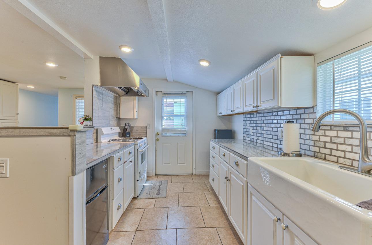 Detail Gallery Image 11 of 24 For 48 Chestnut St, Salinas,  CA 93901 - 4 Beds | 2 Baths