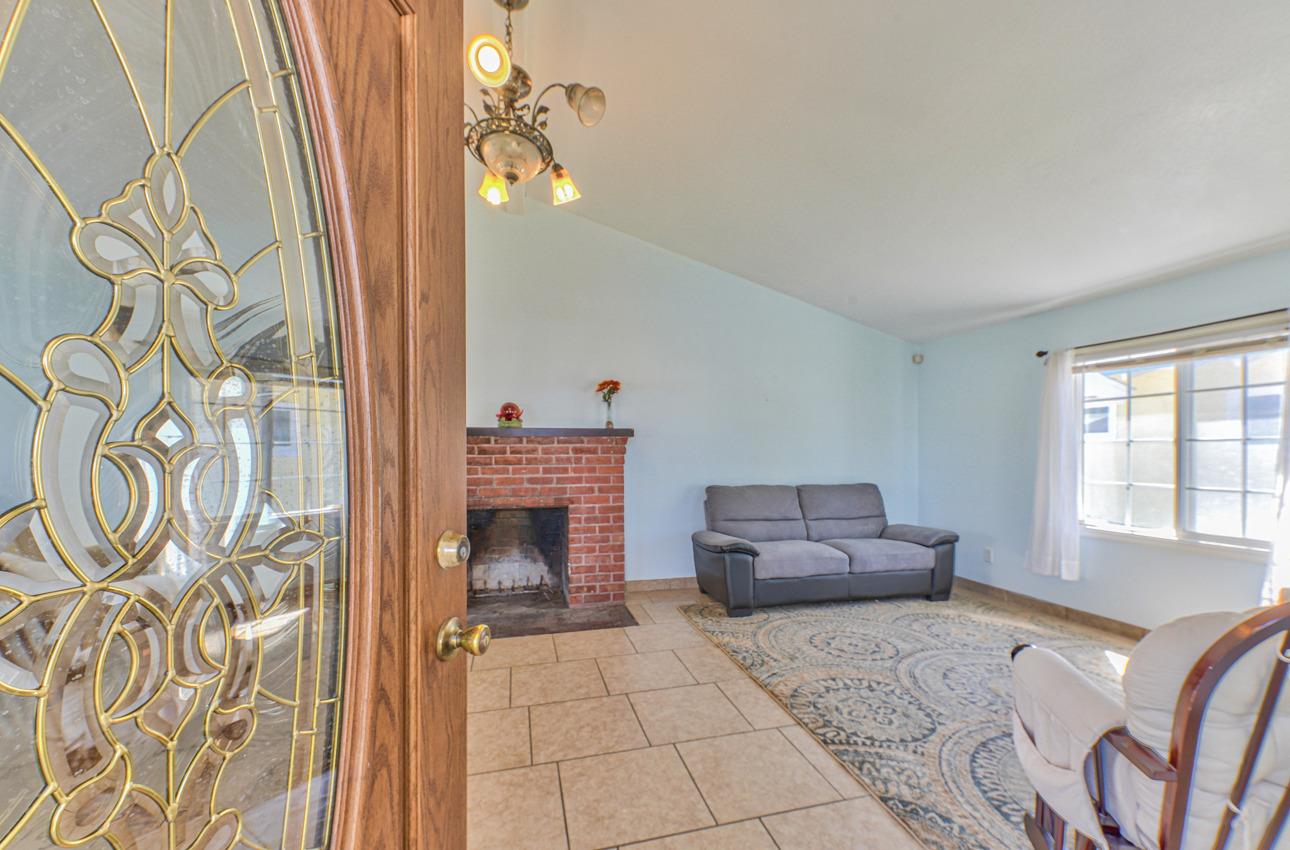 Detail Gallery Image 3 of 24 For 48 Chestnut St, Salinas,  CA 93901 - 4 Beds | 2 Baths