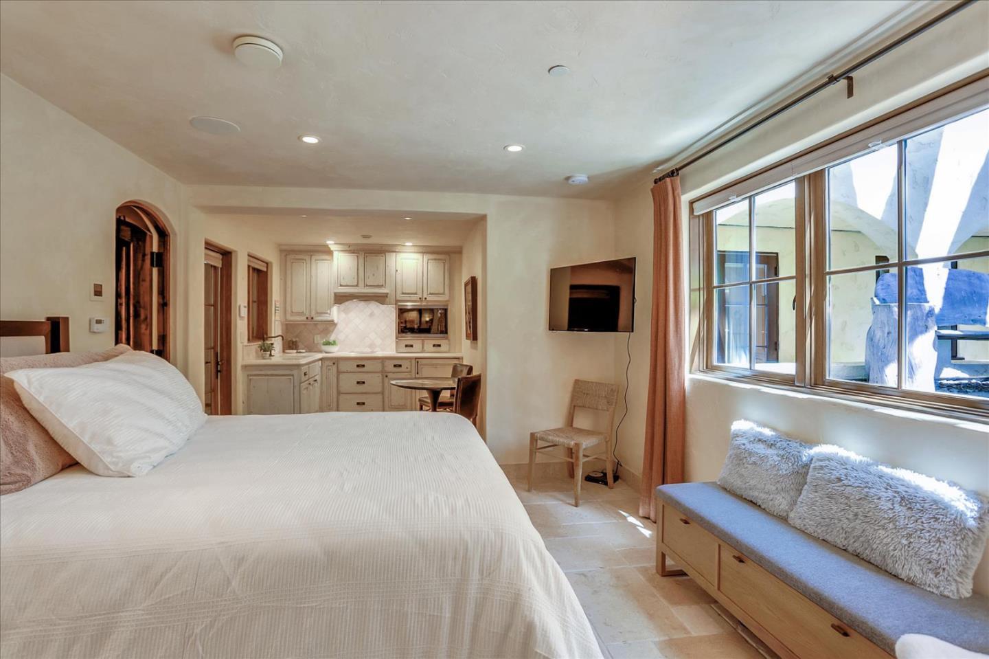 Detail Gallery Image 34 of 48 For Mission 3sw of 7th St, Carmel,  CA 93921 - 3 Beds | 3/1 Baths
