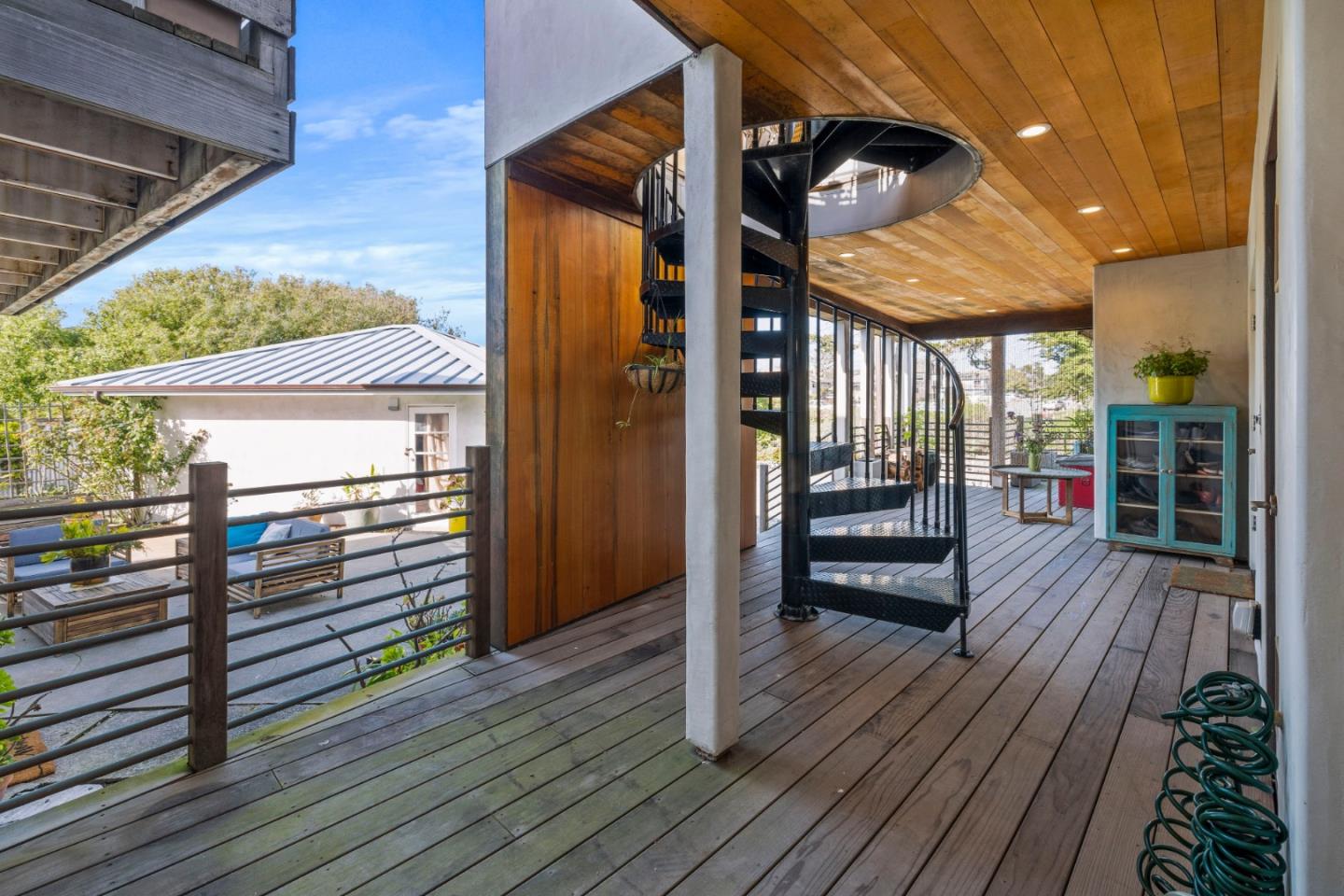 Detail Gallery Image 23 of 47 For 1004 W Cliff Dr, Santa Cruz,  CA 95060 - 6 Beds | 5 Baths