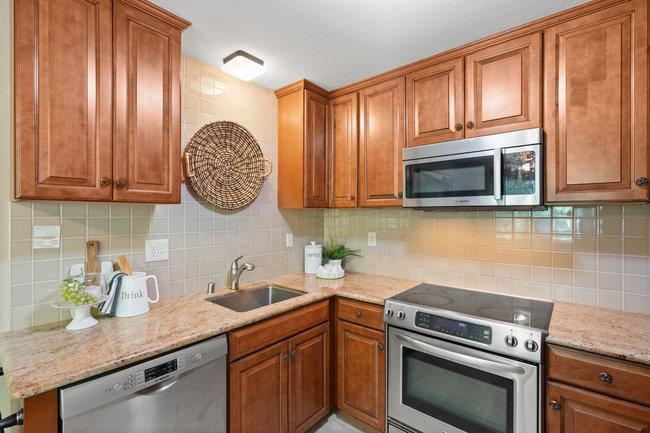 Detail Gallery Image 17 of 48 For 88 Claremont Ave #8,  Redwood City,  CA 94062 - 2 Beds | 2 Baths