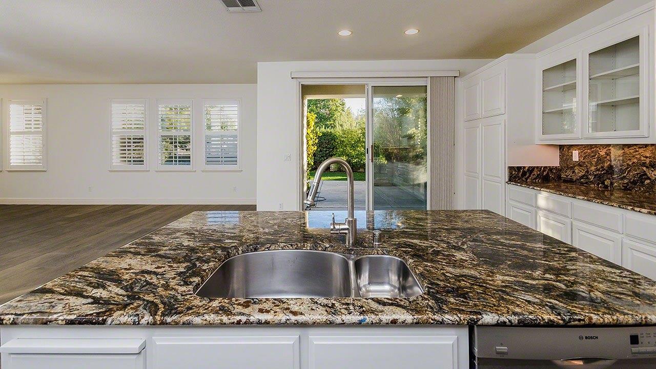 Detail Gallery Image 15 of 41 For 2001 Seabrook Ct, Redwood City,  CA 94065 - 4 Beds | 3/1 Baths