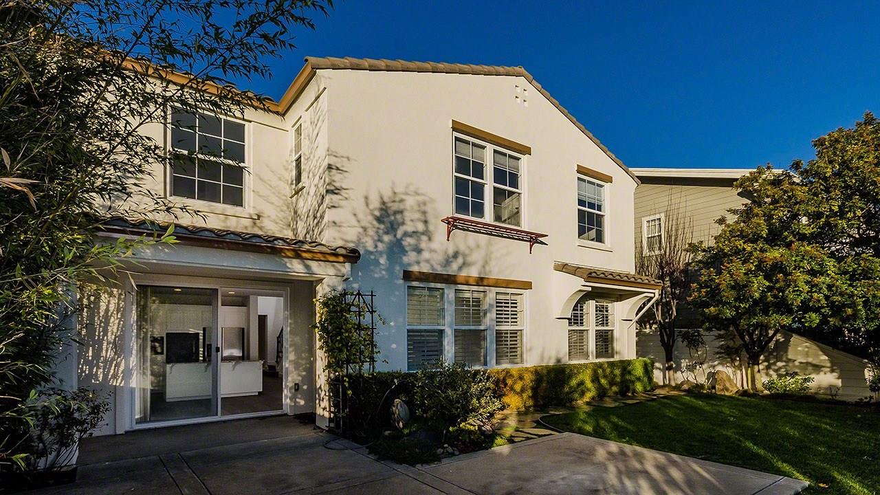 Detail Gallery Image 2 of 41 For 2001 Seabrook Ct, Redwood City,  CA 94065 - 4 Beds | 3/1 Baths