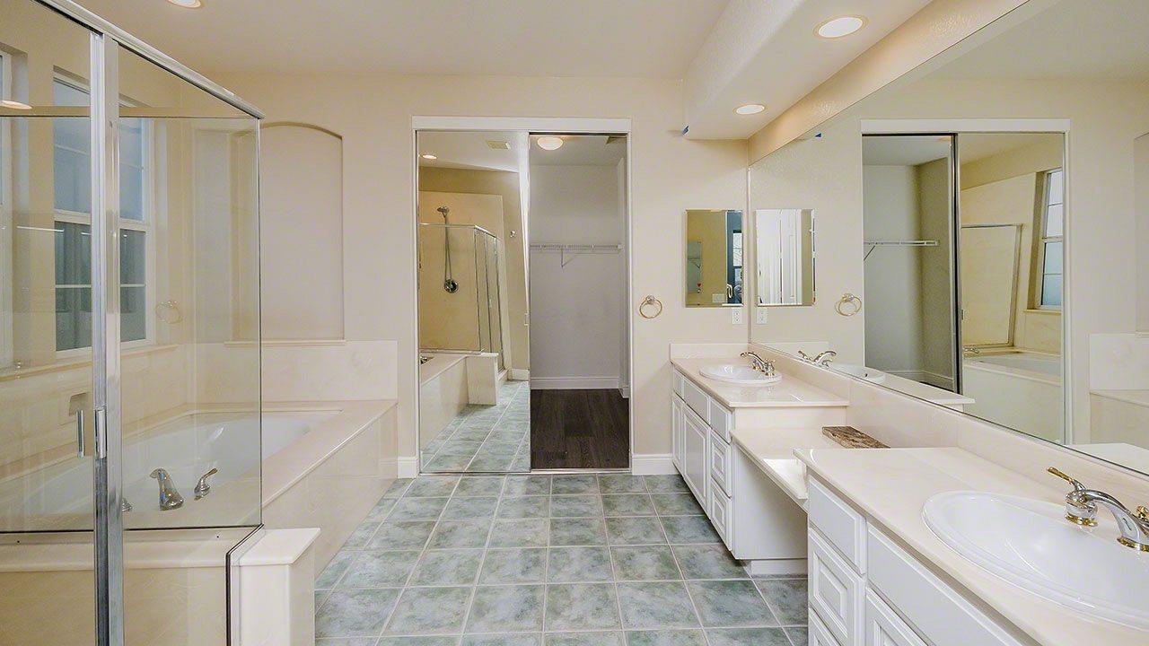 Detail Gallery Image 38 of 41 For 2001 Seabrook Ct, Redwood City,  CA 94065 - 4 Beds | 3/1 Baths