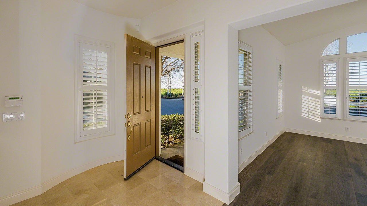 Detail Gallery Image 4 of 41 For 2001 Seabrook Ct, Redwood City,  CA 94065 - 4 Beds | 3/1 Baths