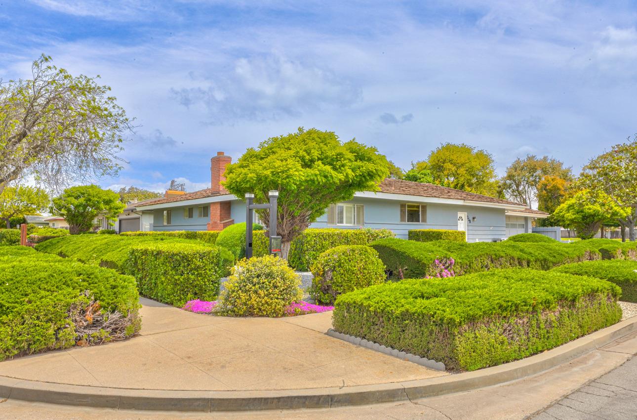 Detail Gallery Image 1 of 1 For 738 Carmelita Dr, Salinas,  CA 93901 - 3 Beds | 2 Baths