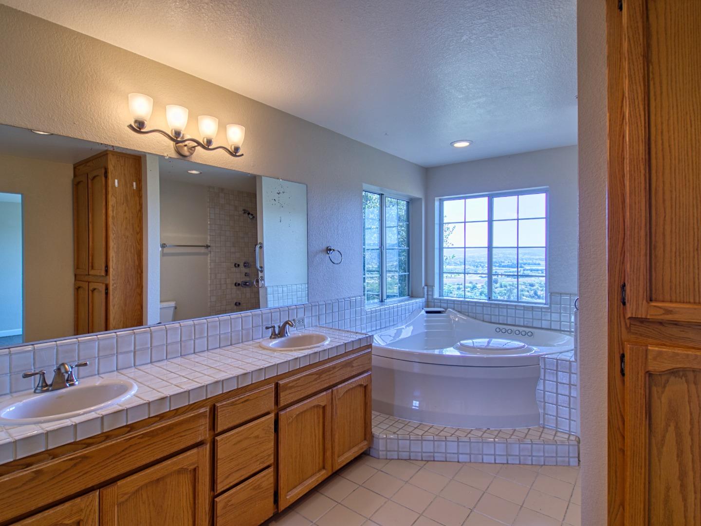 Detail Gallery Image 20 of 39 For 17101 Kruse Ranch Lane, Morgan Hill,  CA 95037 - 4 Beds | 2/1 Baths