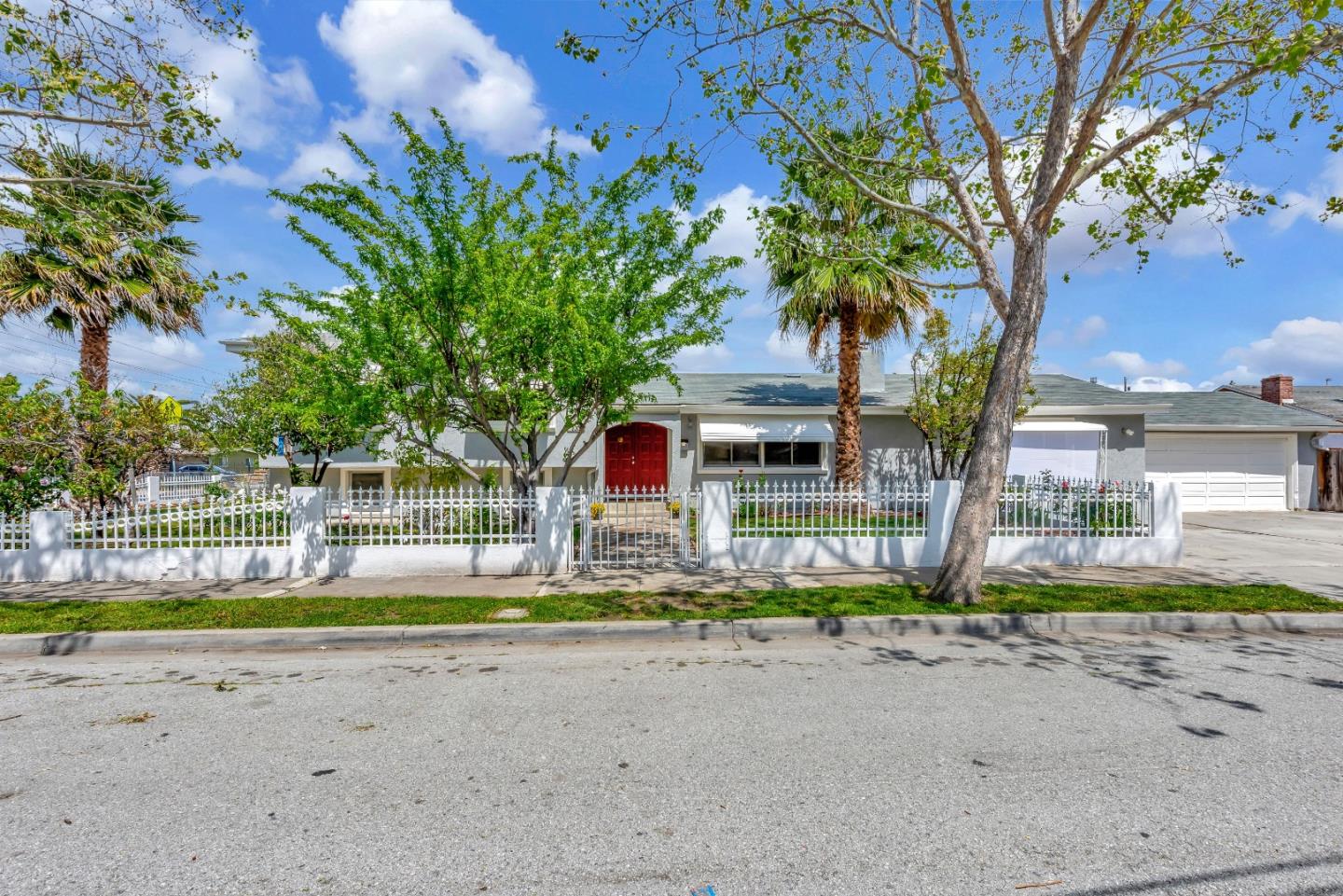 Detail Gallery Image 1 of 1 For 200 Hamilton Ave, Menlo Park,  CA 94025 - 3 Beds | 2/1 Baths