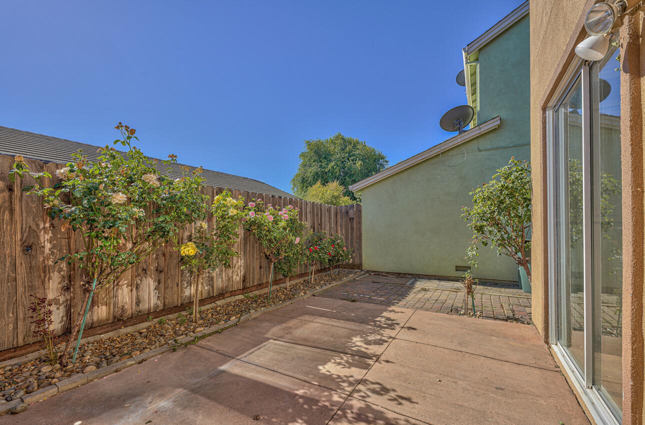 Detail Gallery Image 13 of 26 For 247 Holland Cir, Hollister,  CA 95023 - 3 Beds | 2/1 Baths