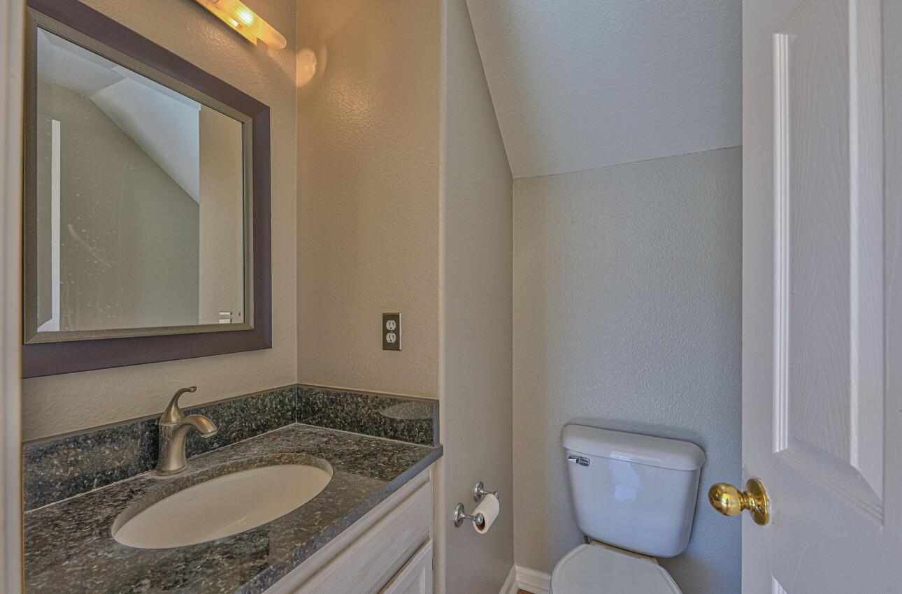 Detail Gallery Image 14 of 26 For 247 Holland Cir, Hollister,  CA 95023 - 3 Beds | 2/1 Baths