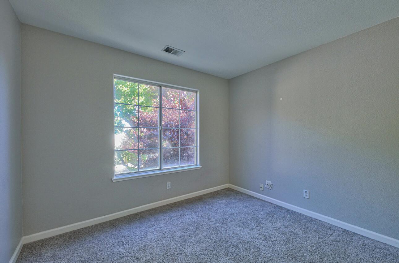 Detail Gallery Image 20 of 26 For 247 Holland Cir, Hollister,  CA 95023 - 3 Beds | 2/1 Baths