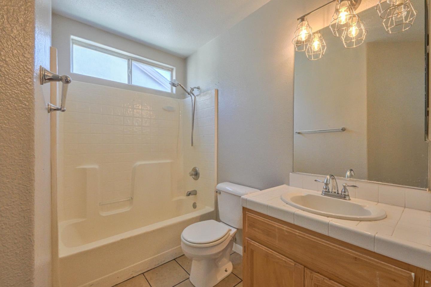 Detail Gallery Image 23 of 26 For 247 Holland Cir, Hollister,  CA 95023 - 3 Beds | 2/1 Baths