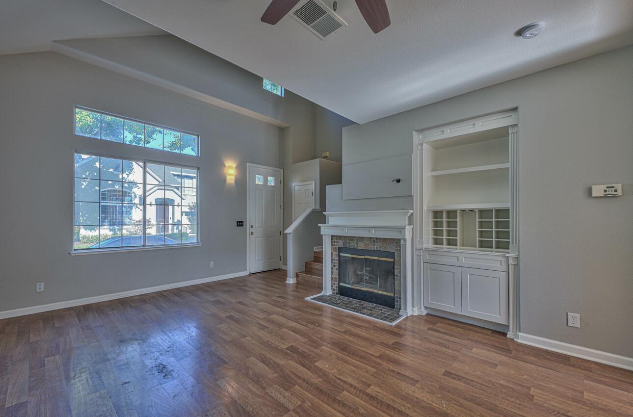 Detail Gallery Image 5 of 26 For 247 Holland Cir, Hollister,  CA 95023 - 3 Beds | 2/1 Baths