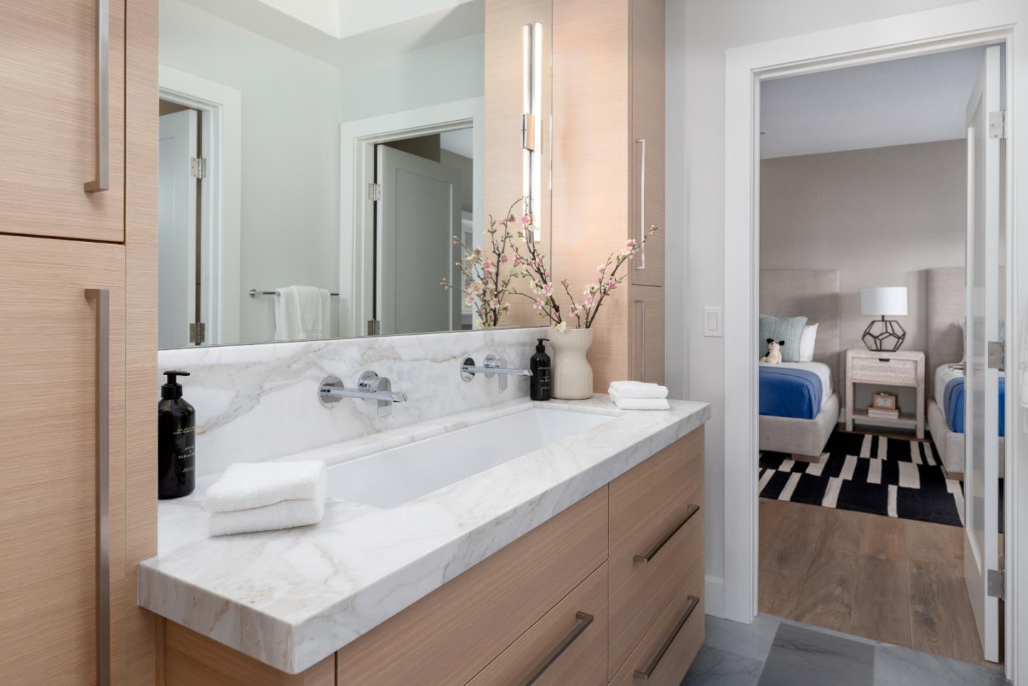 Detail Gallery Image 22 of 36 For 24745 Olive Tree Ln, Los Altos Hills,  CA 94024 - 5 Beds | 4/1 Baths