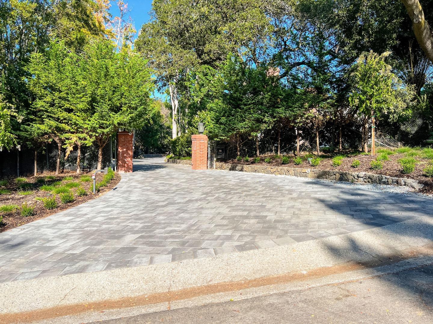 Detail Gallery Image 100 of 111 For 85 Fagan Dr, Hillsborough,  CA 94010 - 9 Beds | 8/1 Baths