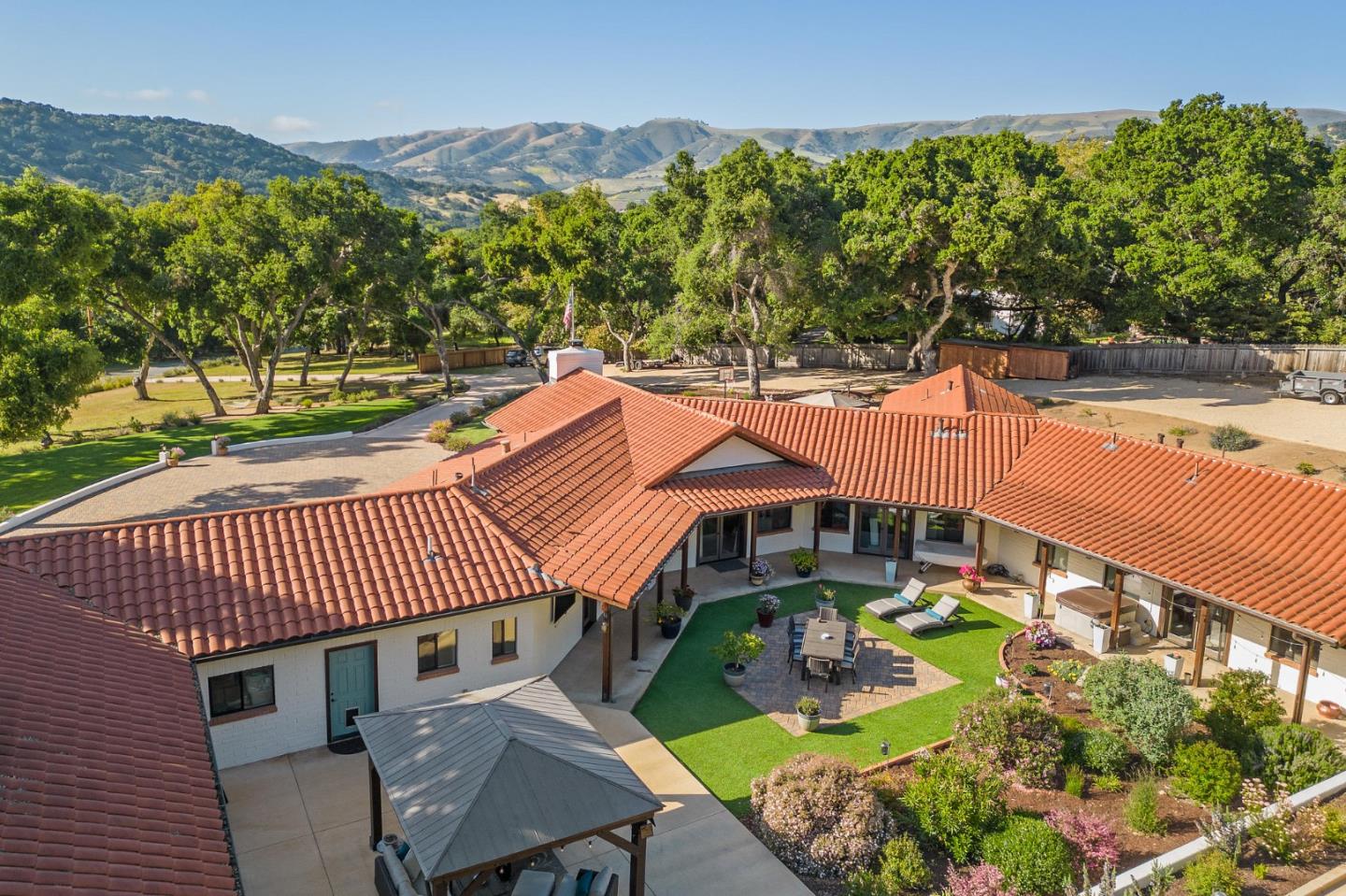 Detail Gallery Image 50 of 56 For 2 Sleepy Hollow Dr, Carmel Valley,  CA 93924 - 5 Beds | 4/2 Baths