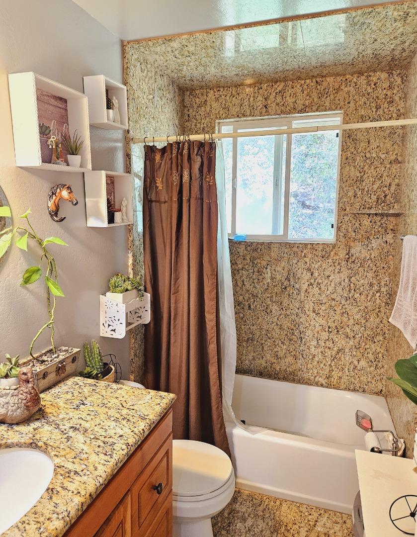 Detail Gallery Image 7 of 15 For 19003 Beatrice Dr, Salinas,  CA 93907 - 3 Beds | 2/1 Baths