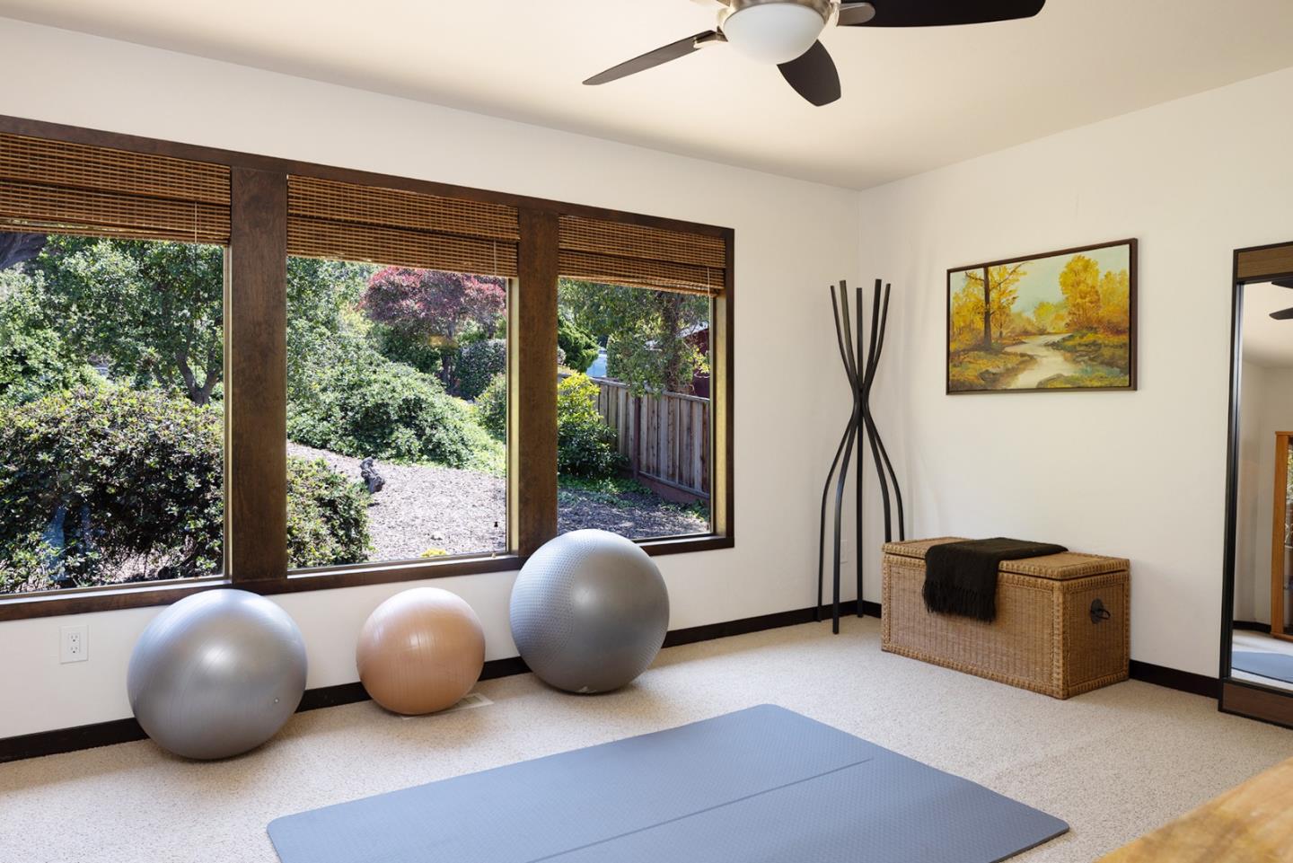 Detail Gallery Image 10 of 18 For 32684 Coast Ridge Dr, Carmel,  CA 93923 - 3 Beds | 5/1 Baths