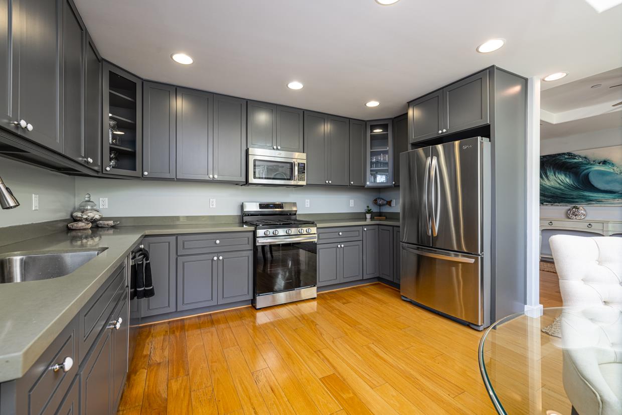 Detail Gallery Image 2 of 32 For 550 El Granada Blvd, El Granada,  CA 94019 - 3 Beds | 3 Baths