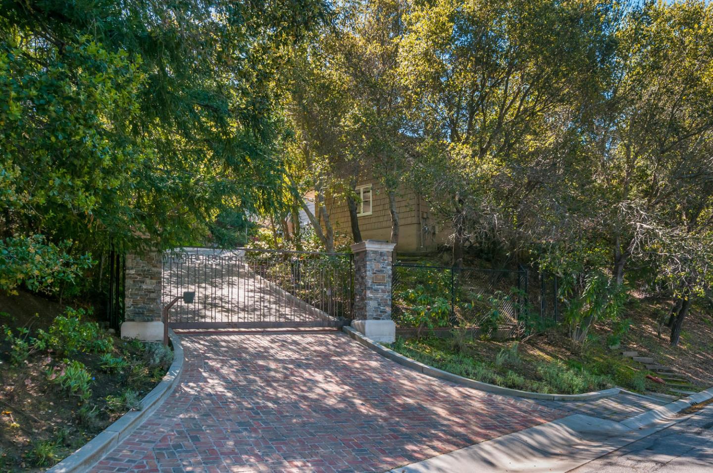 Detail Gallery Image 5 of 92 For 989 Hayne Rd, Hillsborough,  CA 94010 - 5 Beds | 5/1 Baths