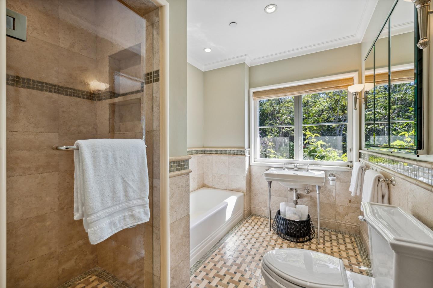 Detail Gallery Image 50 of 92 For 989 Hayne Rd, Hillsborough,  CA 94010 - 5 Beds | 5/1 Baths