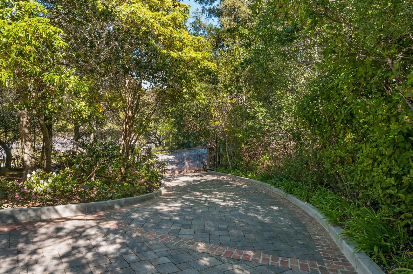 Detail Gallery Image 6 of 92 For 989 Hayne Rd, Hillsborough,  CA 94010 - 5 Beds | 5/1 Baths