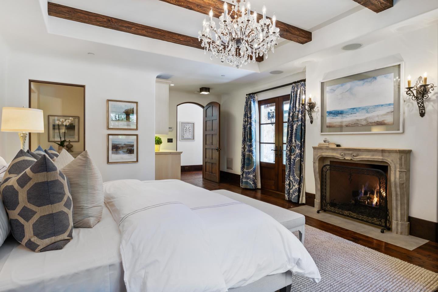 Detail Gallery Image 17 of 66 For 1177 Johnson St, Menlo Park,  CA 94025 - 5 Beds | 5/2 Baths