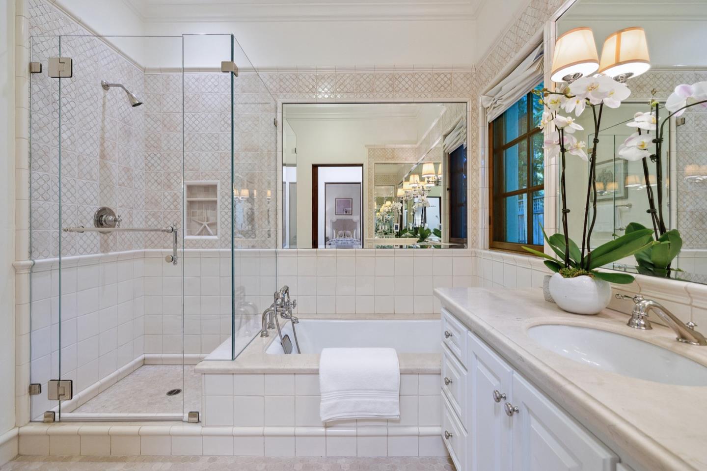 Detail Gallery Image 27 of 66 For 1177 Johnson St, Menlo Park,  CA 94025 - 5 Beds | 5/2 Baths