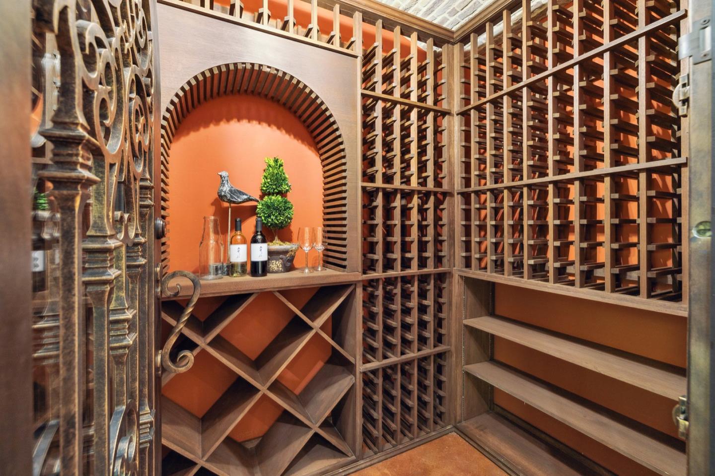 Detail Gallery Image 36 of 66 For 1177 Johnson St, Menlo Park,  CA 94025 - 5 Beds | 5/2 Baths