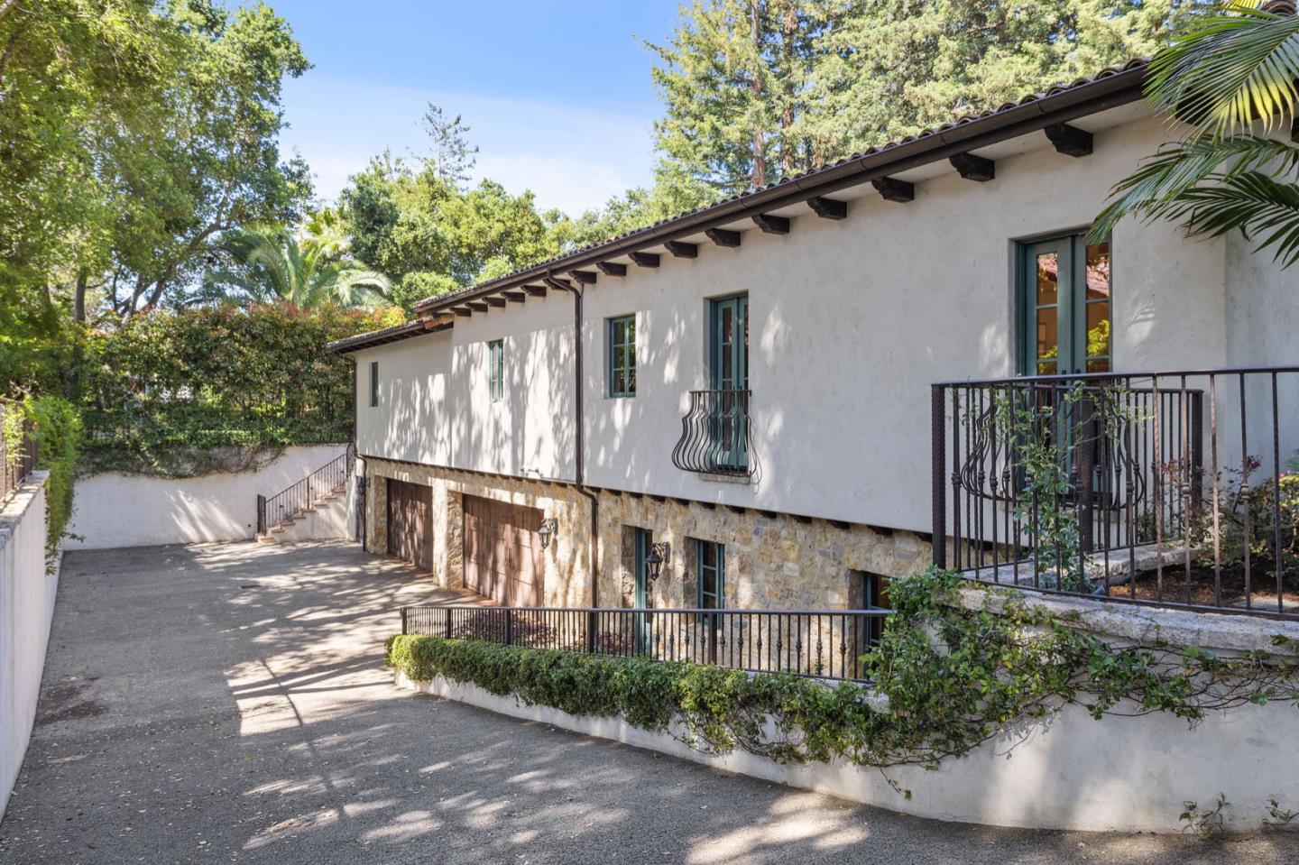 Detail Gallery Image 39 of 66 For 1177 Johnson St, Menlo Park,  CA 94025 - 5 Beds | 5/2 Baths