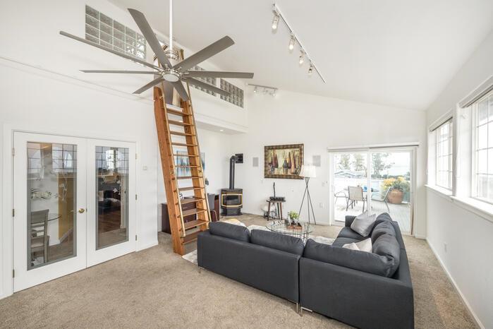 Detail Gallery Image 15 of 34 For 223 Francisco St, El Granada,  CA 94018 - 3 Beds | 3 Baths