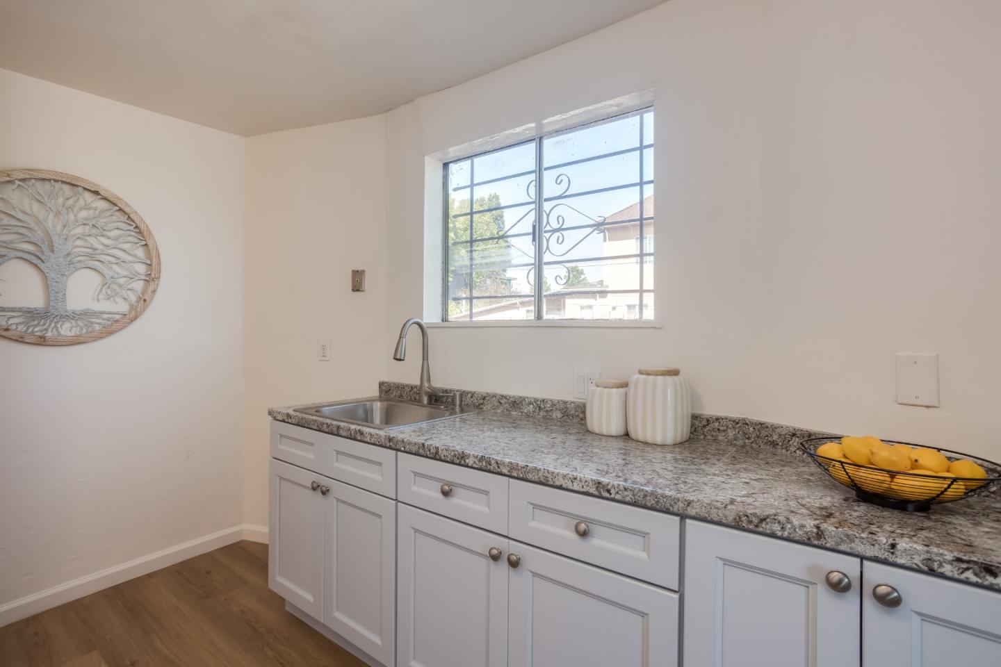 Detail Gallery Image 11 of 37 For 890 31st St, Oakland,  CA 94608 - – Beds | – Baths