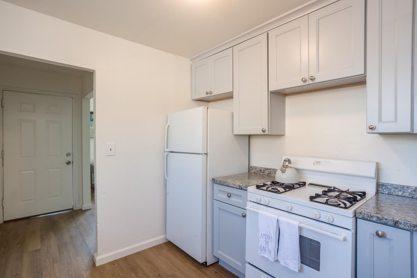 Detail Gallery Image 12 of 37 For 890 31st St, Oakland,  CA 94608 - – Beds | – Baths