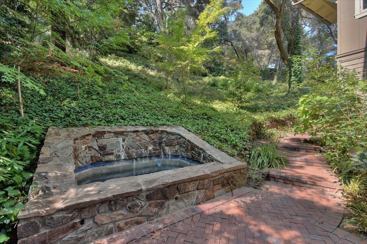 Detail Gallery Image 58 of 83 For 1077 Portola Rd, Portola Valley,  CA 94028 - 5 Beds | 3/1 Baths