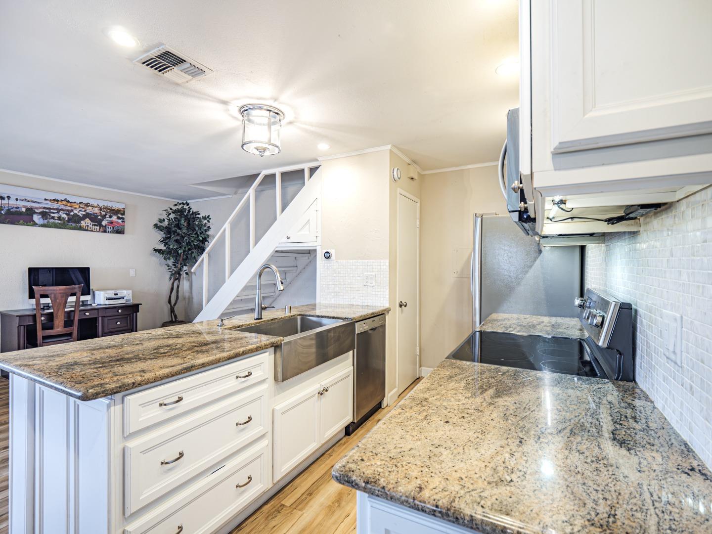 Detail Gallery Image 6 of 42 For 4435 Diamond St #3,  Capitola,  CA 95010 - 2 Beds | 1 Baths