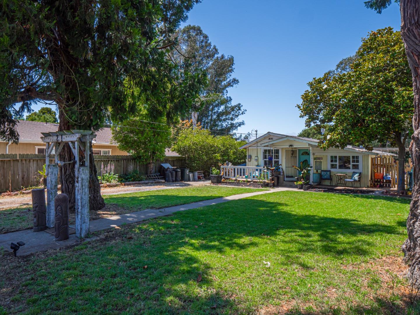 Detail Gallery Image 1 of 1 For 21 Bradford Rd, Watsonville,  CA 95076 - 3 Beds | 1 Baths