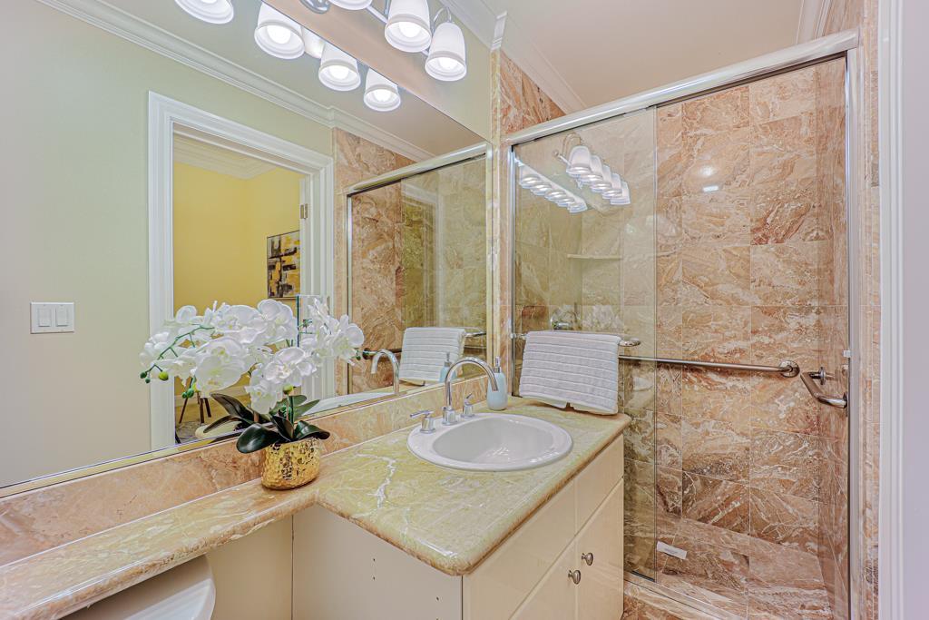 Detail Gallery Image 63 of 135 For 38 Lemon Ct, Hillsborough,  CA 94010 - 6 Beds | 6/2 Baths