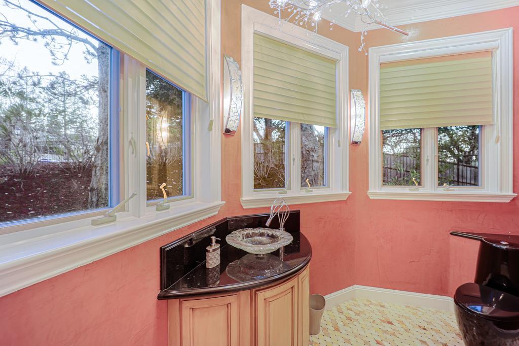Detail Gallery Image 73 of 135 For 38 Lemon Ct, Hillsborough,  CA 94010 - 6 Beds | 6/2 Baths
