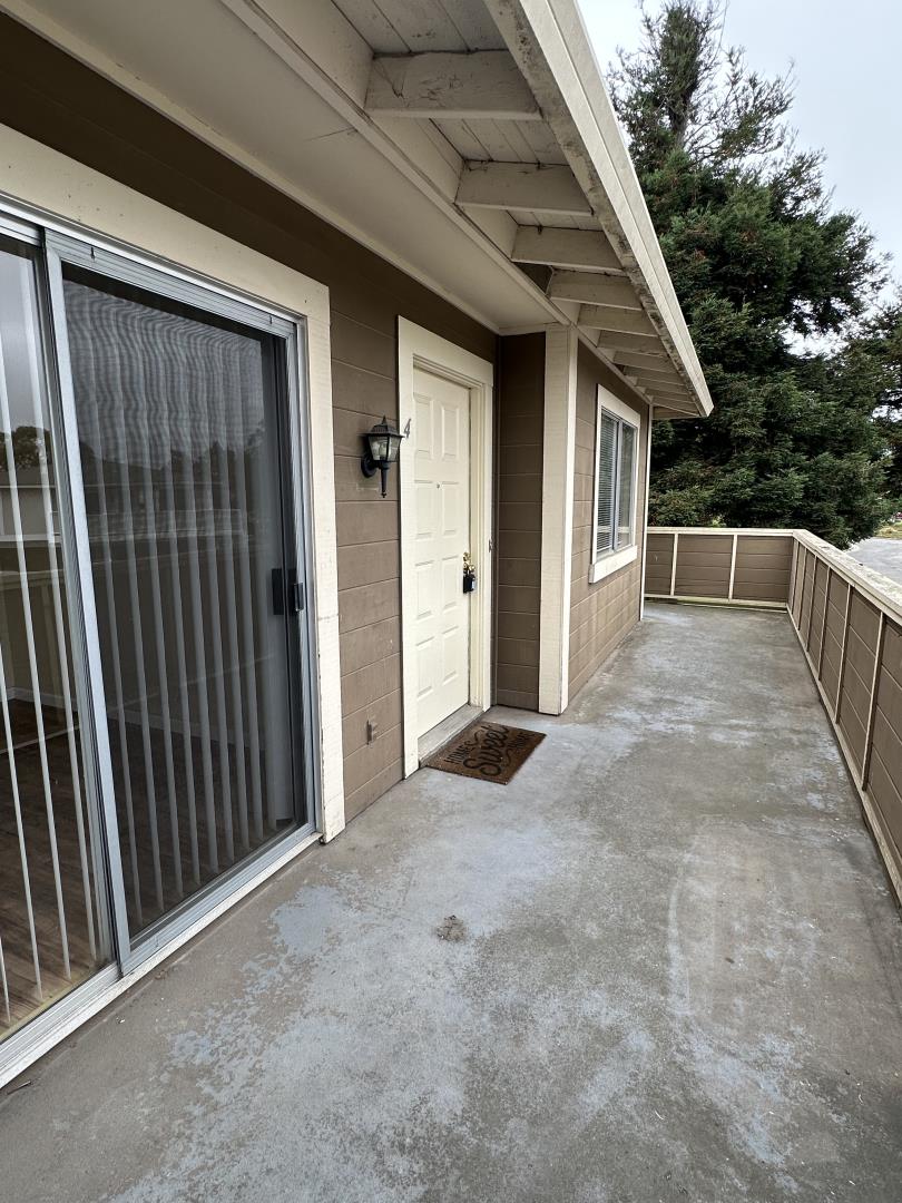 Detail Gallery Image 4 of 12 For 1833 Cherokee Dr #4,  Salinas,  CA 93906 - 3 Beds | 1/1 Baths