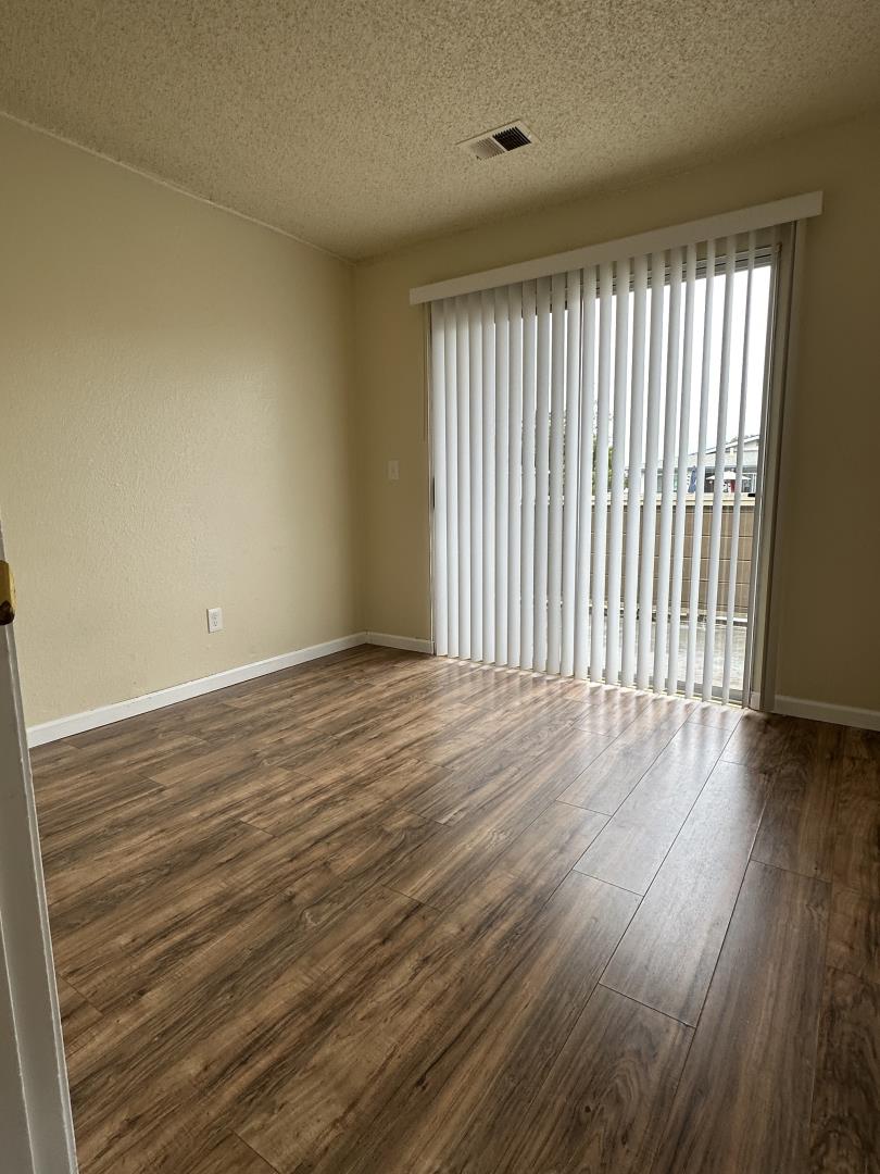 Detail Gallery Image 6 of 12 For 1833 Cherokee Dr #4,  Salinas,  CA 93906 - 3 Beds | 1/1 Baths