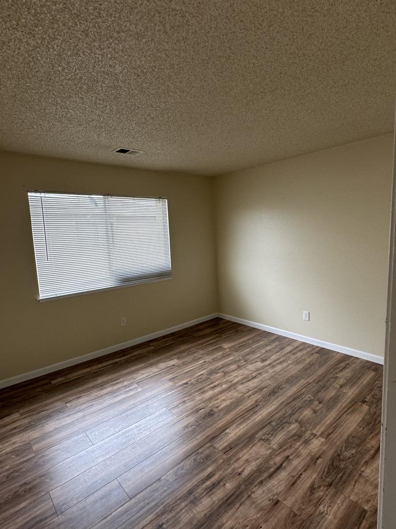 Detail Gallery Image 7 of 12 For 1833 Cherokee Dr #4,  Salinas,  CA 93906 - 3 Beds | 1/1 Baths