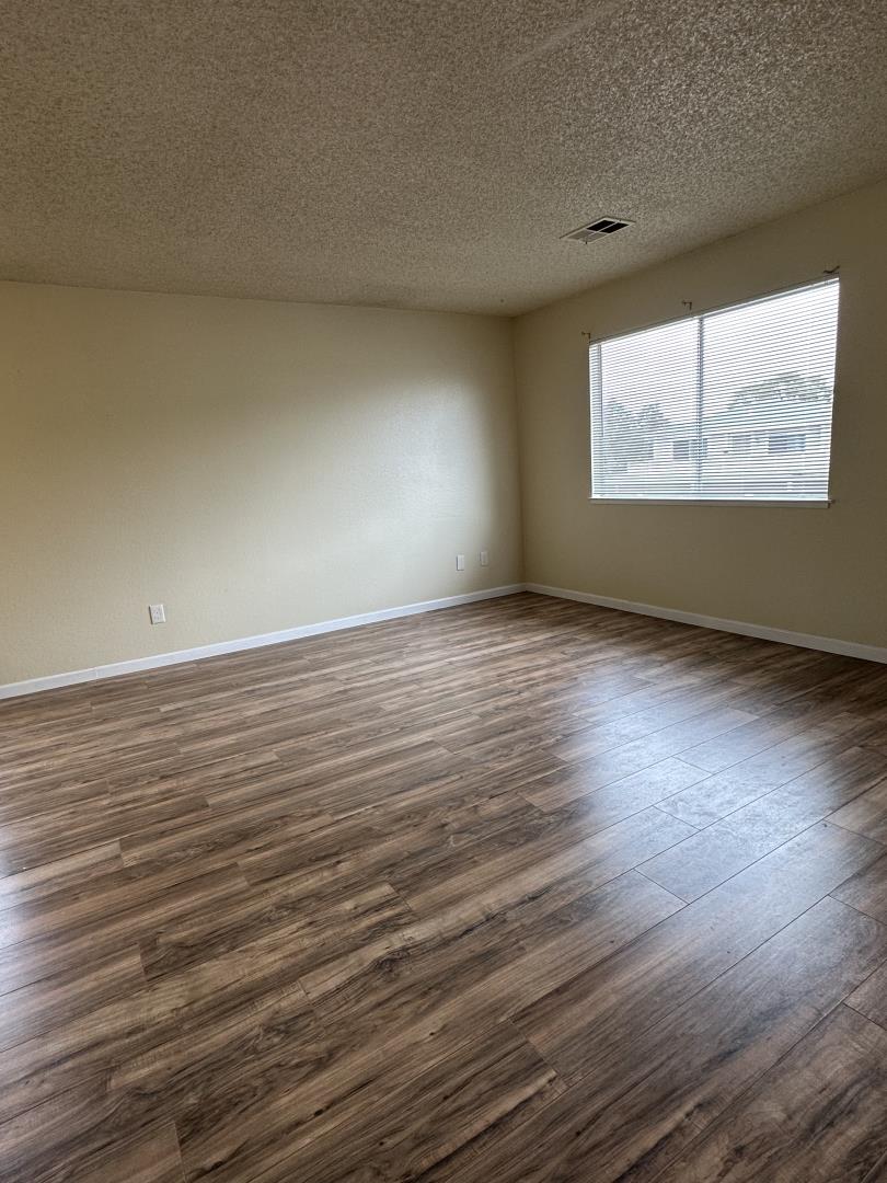Detail Gallery Image 8 of 12 For 1833 Cherokee Dr #4,  Salinas,  CA 93906 - 3 Beds | 1/1 Baths
