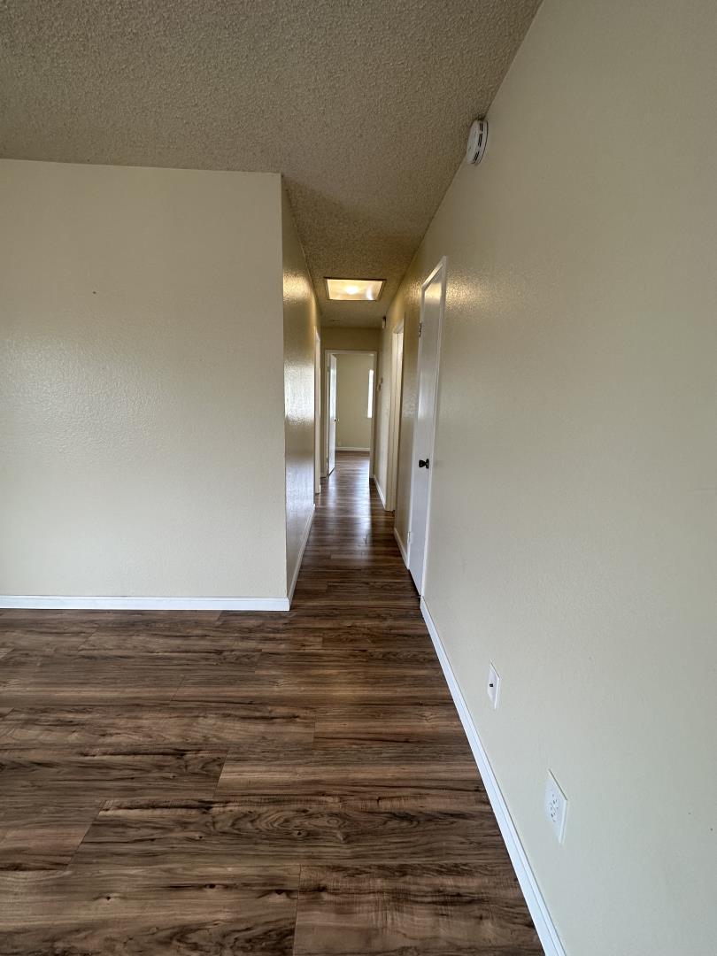 Detail Gallery Image 9 of 12 For 1833 Cherokee Dr #4,  Salinas,  CA 93906 - 3 Beds | 1/1 Baths