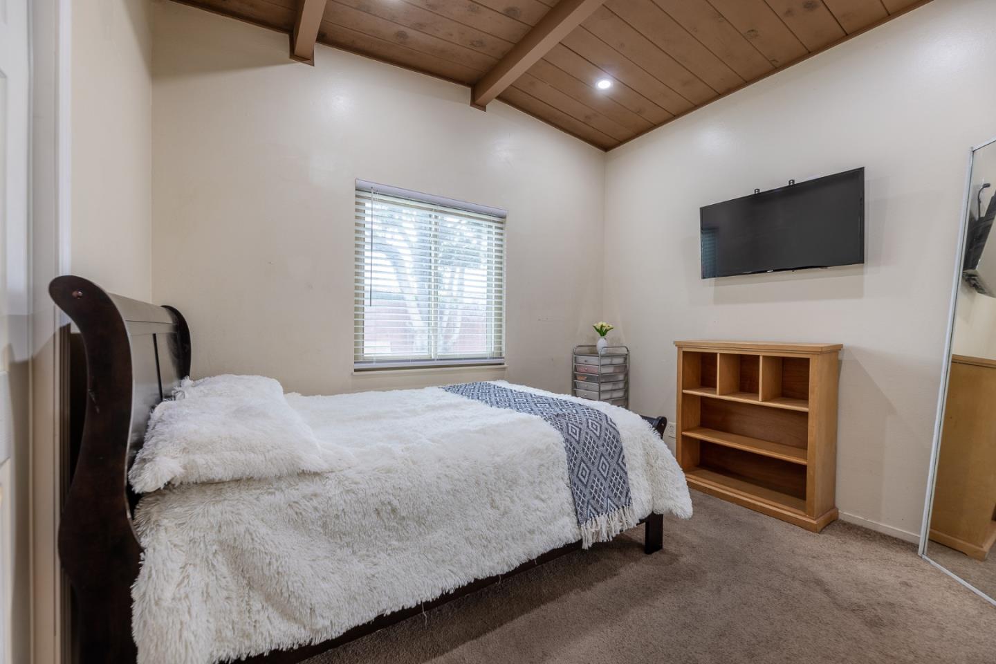 Detail Gallery Image 14 of 28 For 805 Meadow Dr, Salinas,  CA 93905 - 4 Beds | 2 Baths
