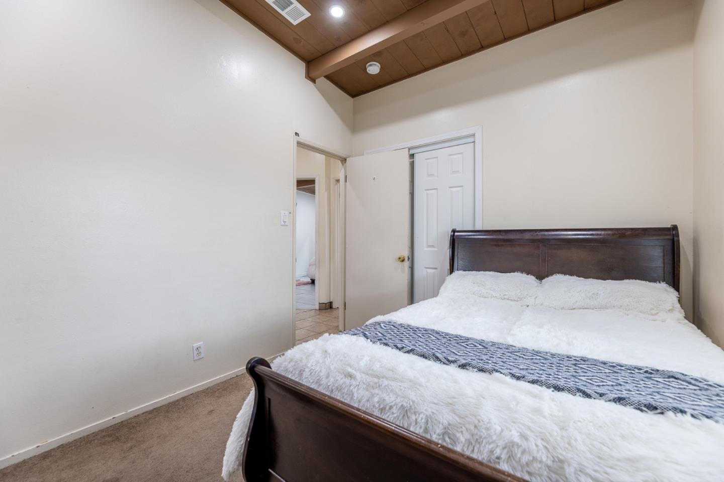 Detail Gallery Image 15 of 28 For 805 Meadow Dr, Salinas,  CA 93905 - 4 Beds | 2 Baths
