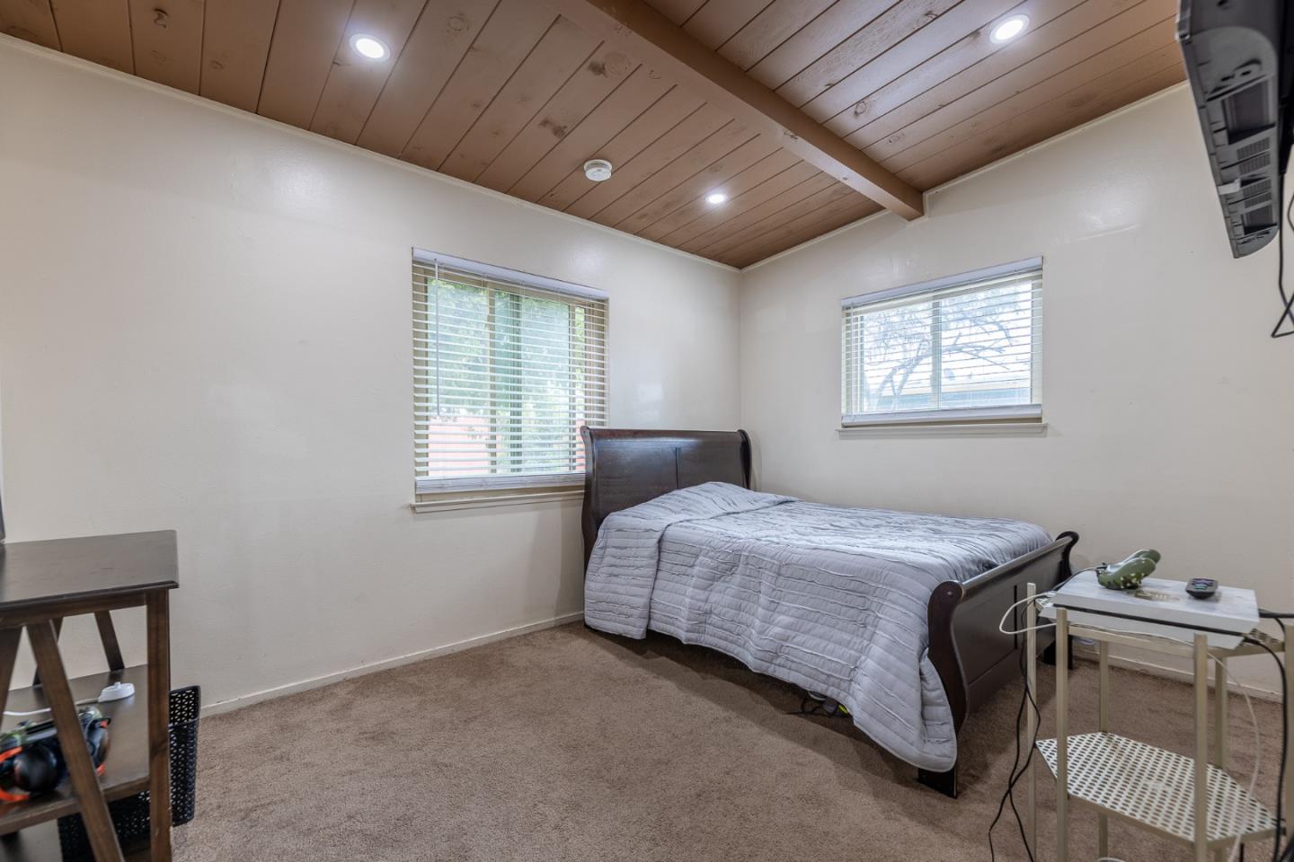 Detail Gallery Image 16 of 28 For 805 Meadow Dr, Salinas,  CA 93905 - 4 Beds | 2 Baths